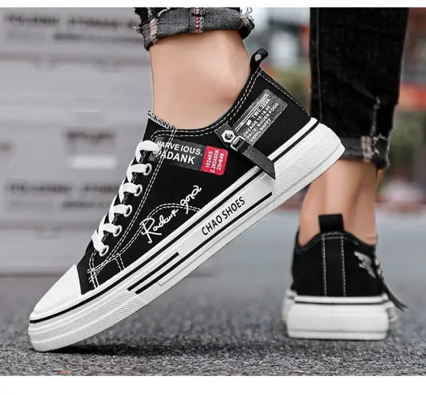 Men’s Canvas Shoe Male Sneakers Breathable Men Sports Black Cloth Shoe Trend Letter Men Low Cut Sneaker Casual Shoes