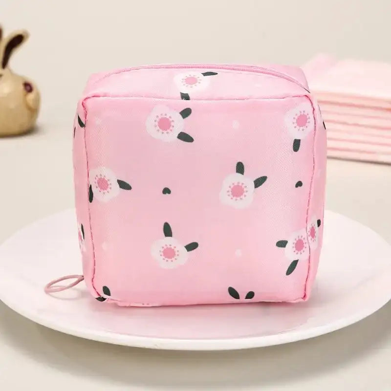 Women Sanitary Napkin Tampon Storage Bag Portable Waterproof Organizer Pouch Cartoon Pattern Sanitary Napkin Bag