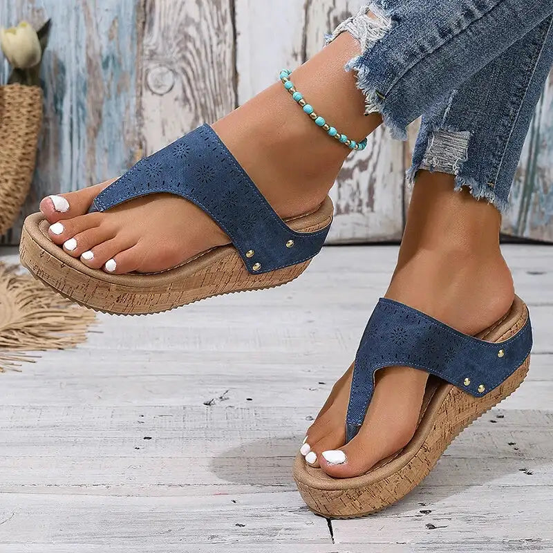 Women’s Chunky Wedges Flip Flops Hollow Out Thick Bottom Clip Toe Sandals Women Summer Non Slip Platform Beach Slippers