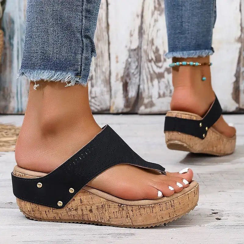Women’s Chunky Wedges Flip Flops Hollow Out Thick Bottom Clip Toe Sandals Women Summer Non Slip Platform Beach Slippers