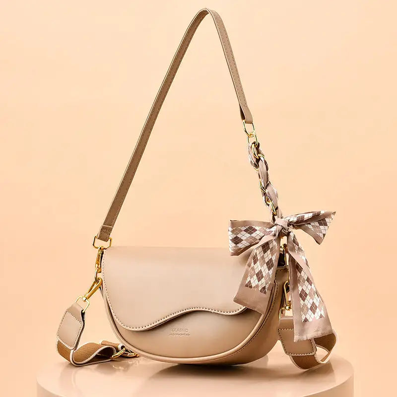 Chic Autumn Saddle: Luxe Underarm Bag - Khaki