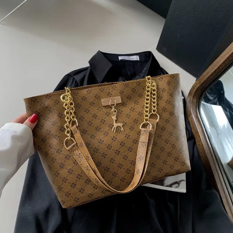 RetroChain Shoulder Bag