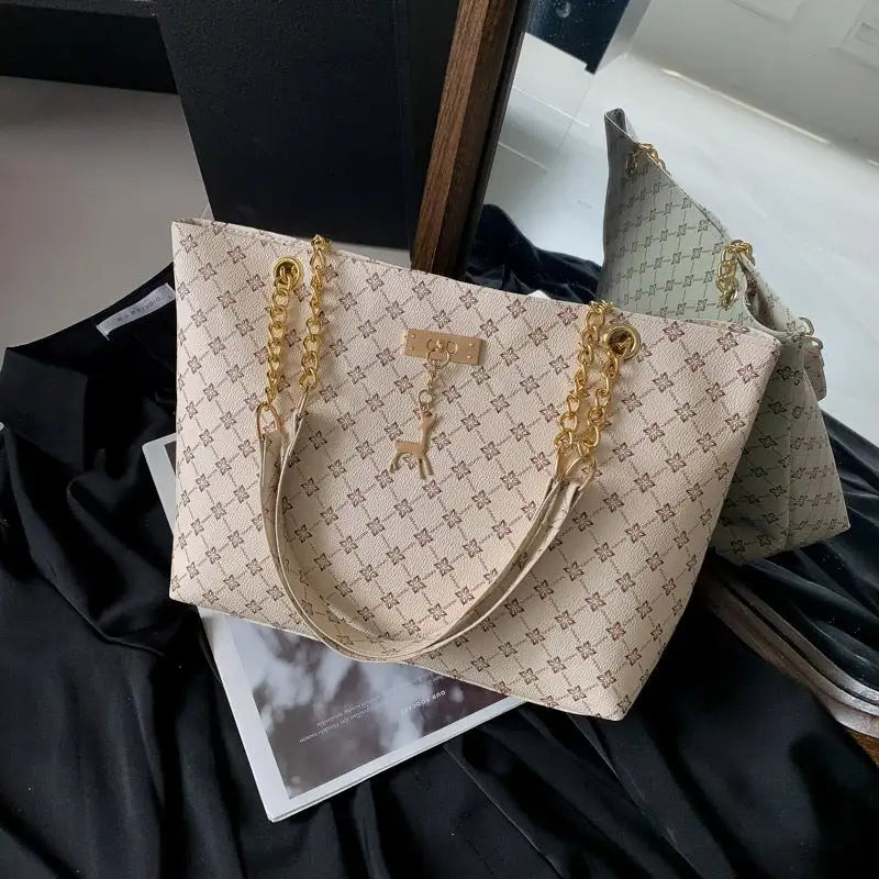 RetroChain Shoulder Bag
