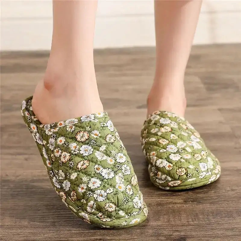 Couple’s Four Seasons Home Indoor Silent and Mute Pure Cotton Fabric Sole Soft Sole Non Harmful Solid Wood Floor