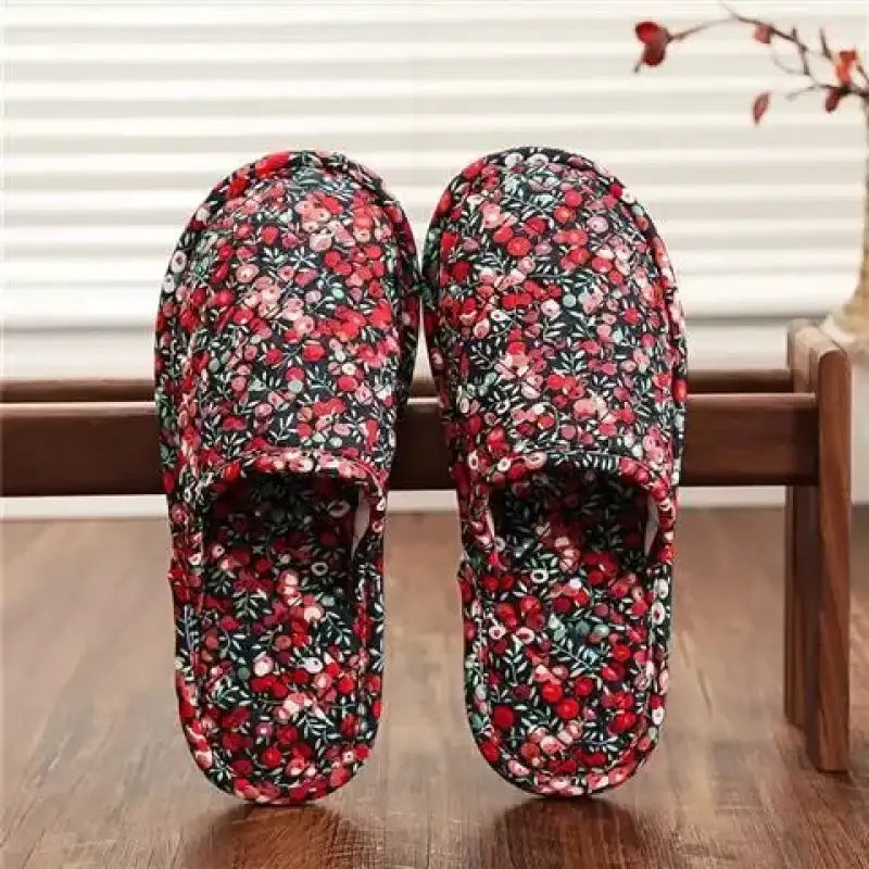 Couple’s Four Seasons Home Indoor Silent and Mute Pure Cotton Fabric Sole Soft Sole Non Harmful Solid Wood Floor