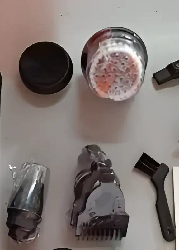 GroomPro 5-in-1 Rechargeable Shaving Kit - Accessories
