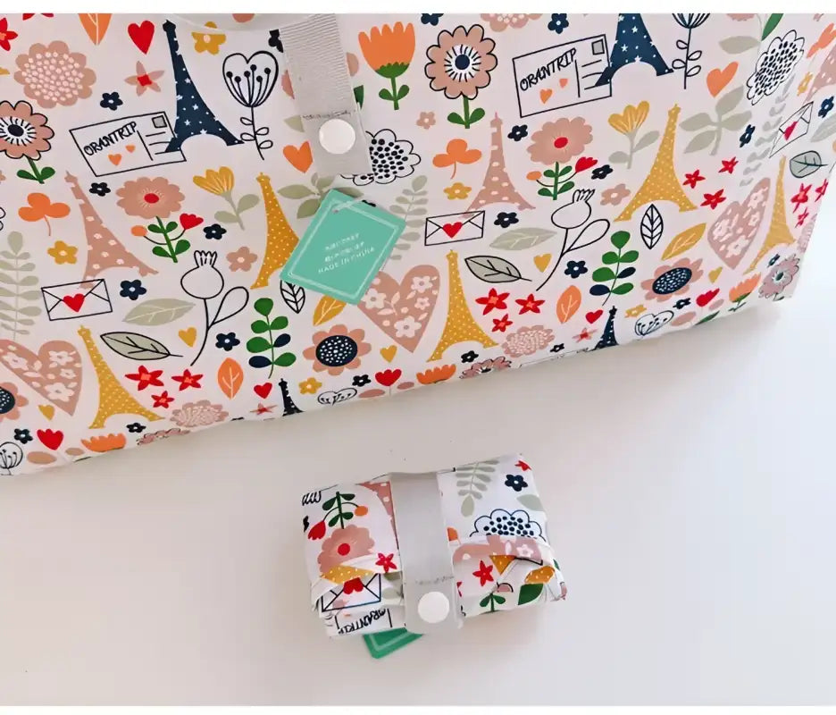 Paris-themed reusable shopping bag.