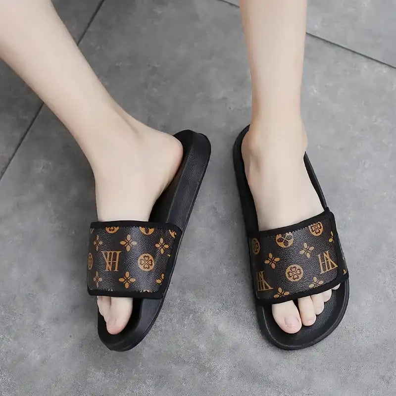 Summer Men Slippers Luxury Sport Slides Outdoor Street Clogs Quick Dry Beach Sandals Male Indoor Home Shoes Loafers