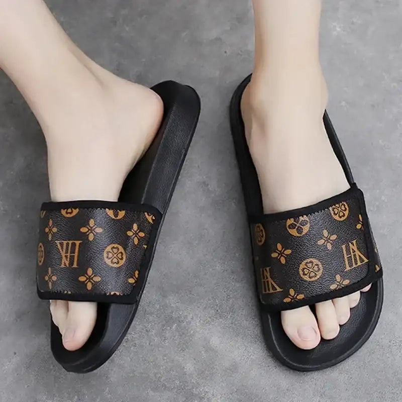Summer Men Slippers Luxury Sport Slides Outdoor Street Clogs Quick Dry Beach Sandals Male Indoor Home Shoes Loafers