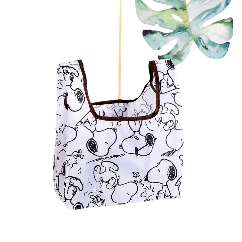 Snoopy-patterned reusable shopping bag.