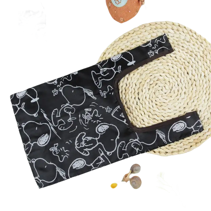 Black Snoopy-patterned foldable shopping bag.
