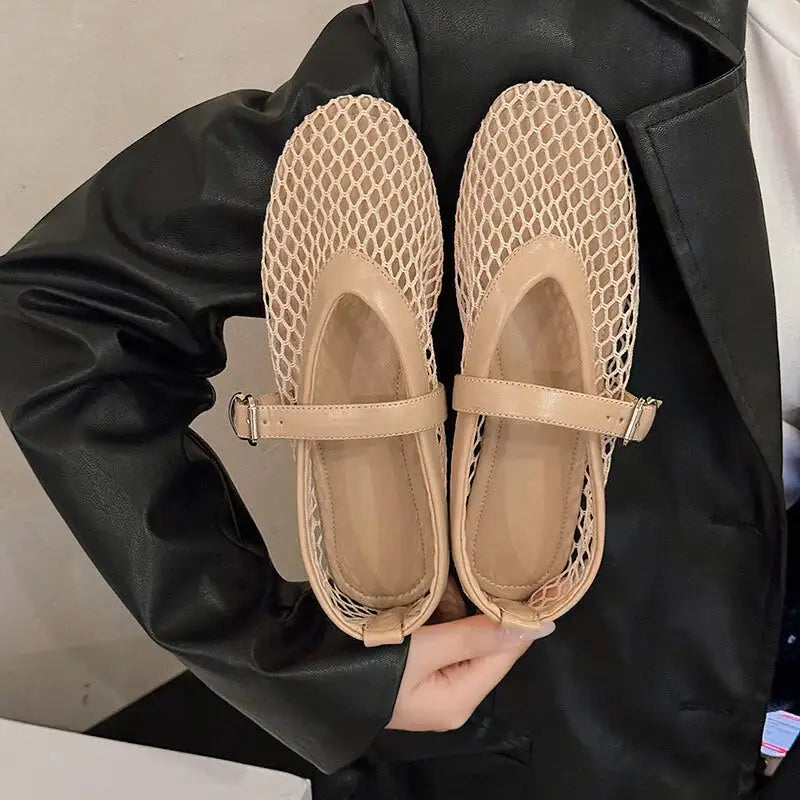 Women’s Round Toe Flat Shoes Designer Casual Trend Breathable Ballet Women’s Hollow Beach Sandals Mary Jane Shoes 2025