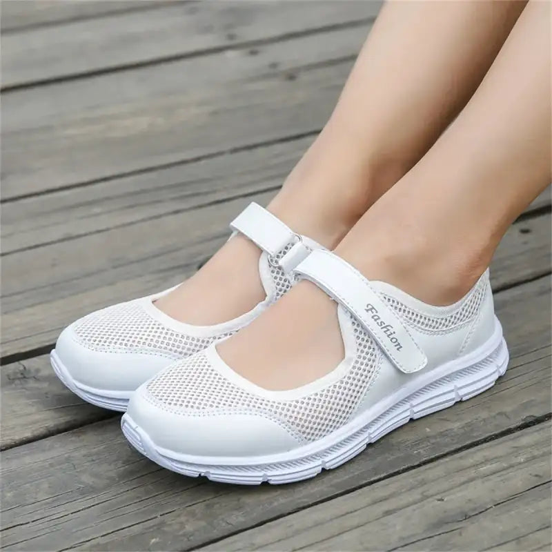 WHITE / 38