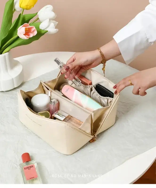 Large Capacity Cosmetic Bag Cosmetic Storage Bag PU Leather Portable Travel Toiletry Bag Women Cosmetic Bag Toiletries