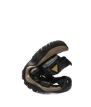 Flexible black sandal.