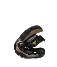 Flexible black sandal.