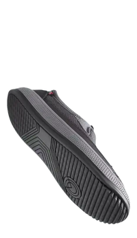 Lightweight men’s summer shoes with grooved outsole and breathable mesh casual sneakers