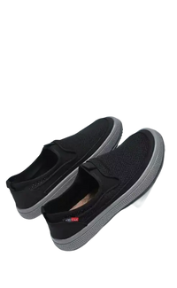 Men’s summer shoes mesh breathable trendy slip-on sneakers with gray soles