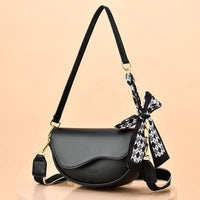 Chic Autumn Saddle: Luxe Underarm Bag - Black