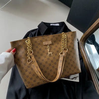 RetroChain Shoulder Bag