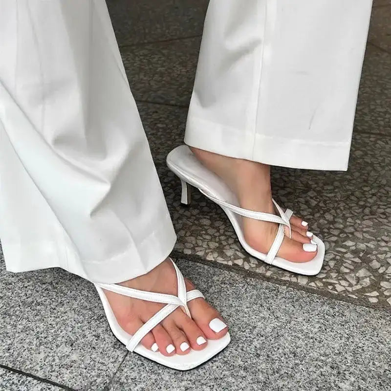 WHITE / 35