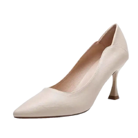 Beige leather pointed-toe heel for outdoor elegant and trendy style