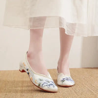 Veowalk Vintage Chinese Embroidery Women Cotton Satin Pointy Toe Slip On Low Heel Pumps Elegant Ladies Casual Walking