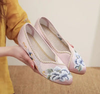 Veowalk Vintage Chinese Embroidery Women Cotton Satin Pointy Toe Slip On Low Heel Pumps Elegant Ladies Casual Walking