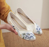 Veowalk Vintage Chinese Embroidery Women Cotton Satin Pointy Toe Slip On Low Heel Pumps Elegant Ladies Casual Walking