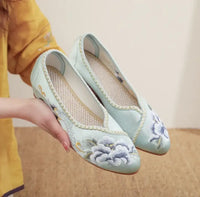 Veowalk Vintage Chinese Embroidery Women Cotton Satin Pointy Toe Slip On Low Heel Pumps Elegant Ladies Casual Walking