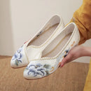 Veowalk Vintage Chinese Embroidery Women Cotton Satin Pointy Toe Slip On Low Heel Pumps Elegant Ladies Casual Walking
