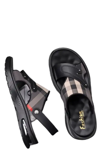 Men’s plaid casual sandals.