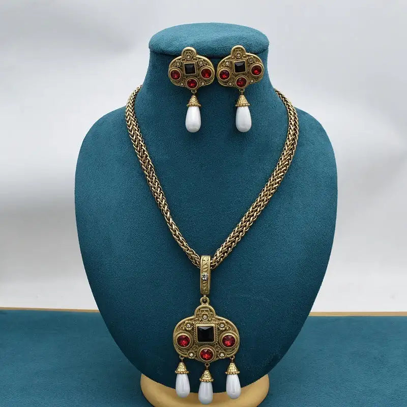 Ruby Kiss Gold Necklace Ear Stud Set