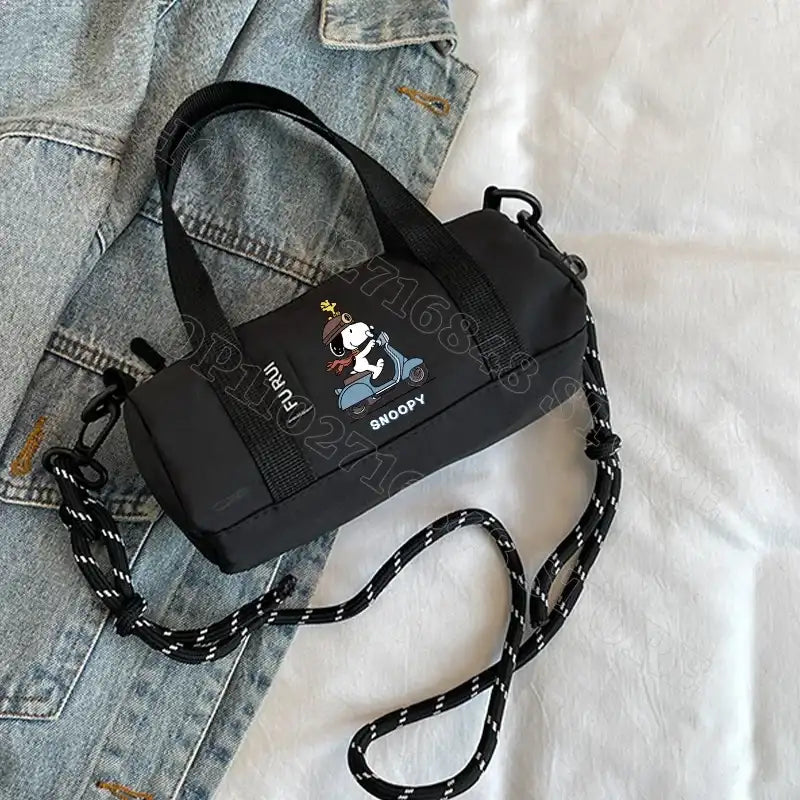 Black barrel-shaped Snoopy handbag.