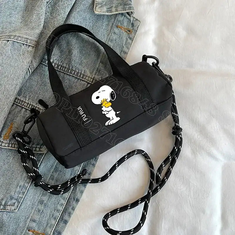 Black barrel bag with Snoopy.