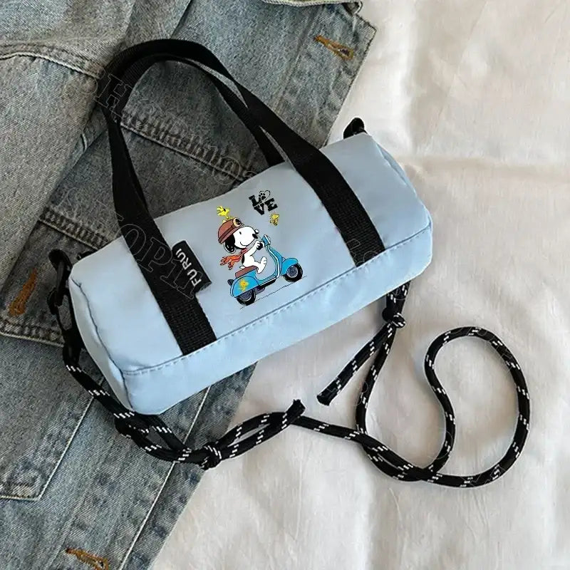 Light blue barrel bag with Snoopy on a scooter.