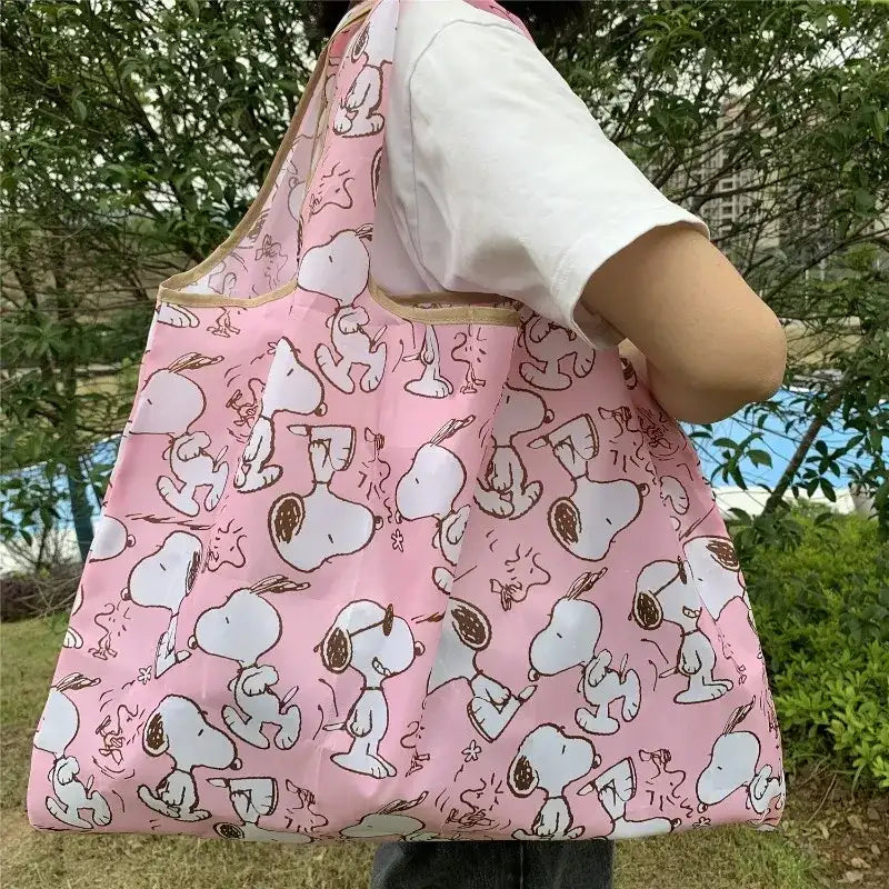 Pink Snoopy-patterned tote bag.