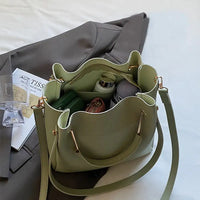 Versatile Bucket Bag: Style & Convenience Combined