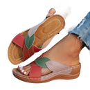 Leaf-accented women’s sandals.