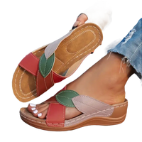 Leaf-accented women’s sandals.