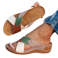 Leaf-accented women’s sandals.