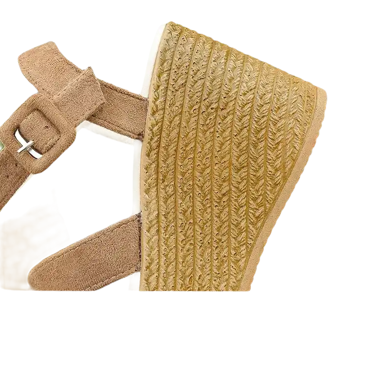Trendy wedge-heeled sandal with buckle and rubber sole for casual summer fashion