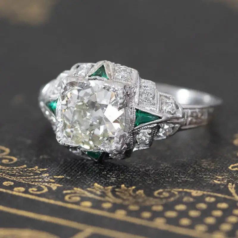 Retro Emerald Zircon Women’s Ring