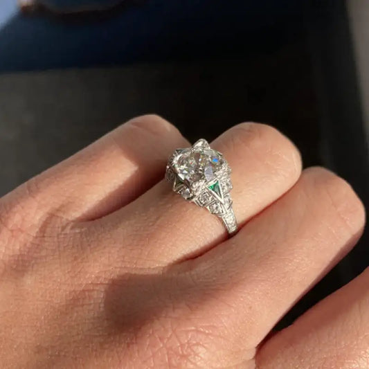Retro Emerald Zircon Women’s Ring