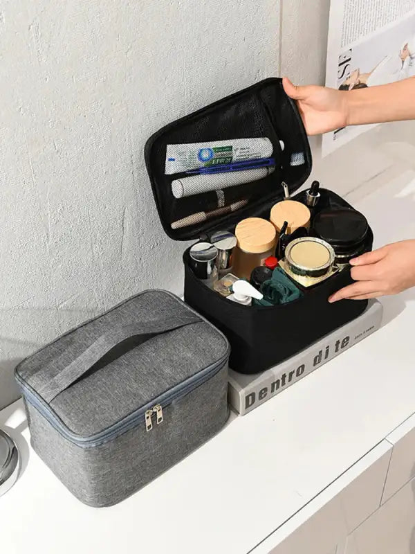 Men’s Portable Waterproof Toilet Bag for Travel Large Capacity Simple Design Makeup & Skincare Storage Bag for Business