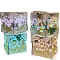 Illuminated flowercube lamp with tulip design, trendy diy tulip mirror decor
