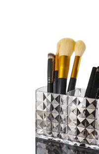 Crystal-patterned makeup brush holder for your trendy diamond chic bathroom decor